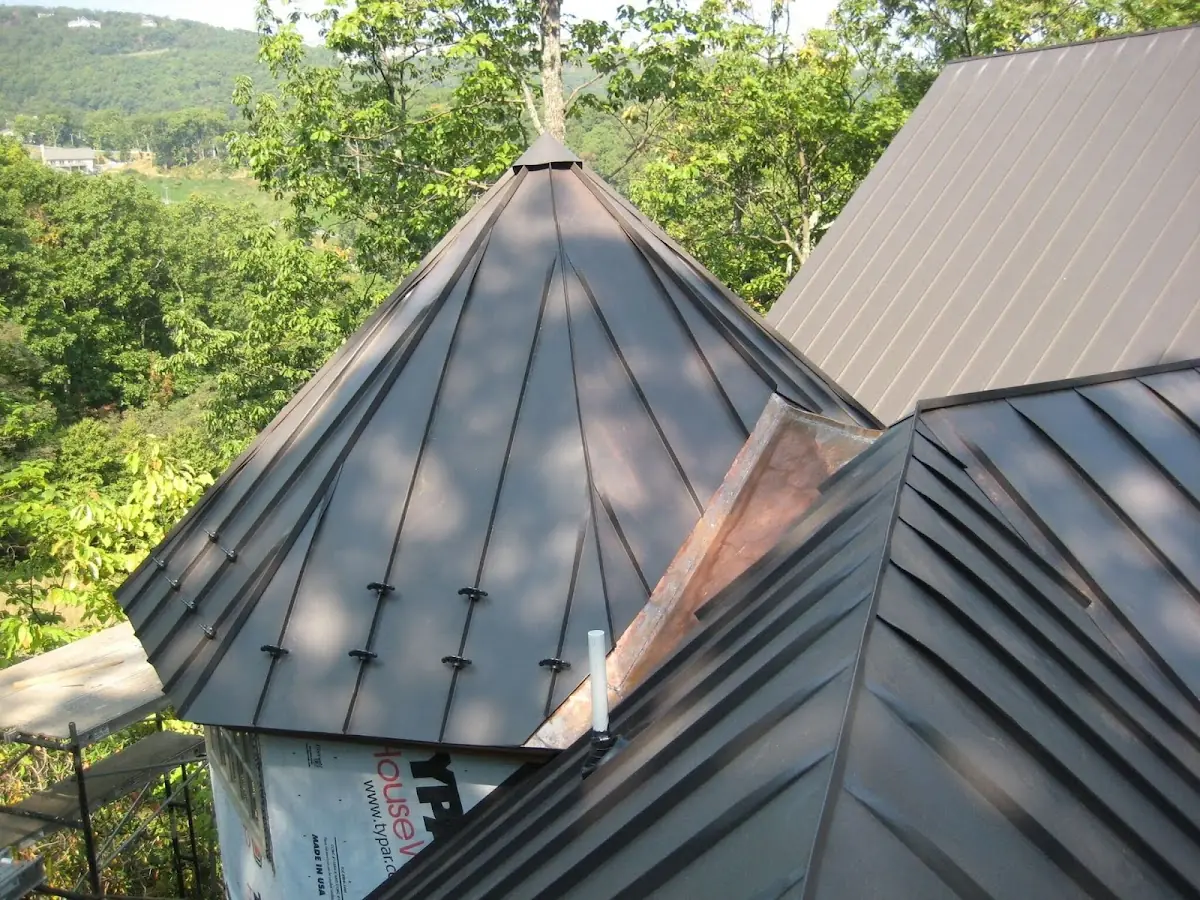 Professional Shingle Replacement & Repair by Craftsman Roofing in Ashborough